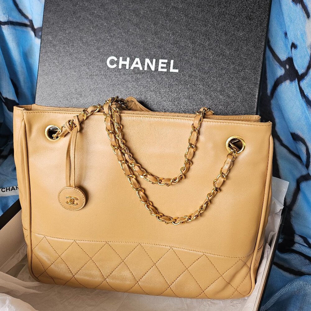 EUC Chanel Quilted Lambskin Tote Bag Gold Chains